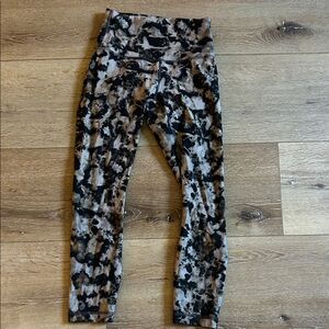 Stylish Bleach-tye die Lululemon Wunder Train 25”